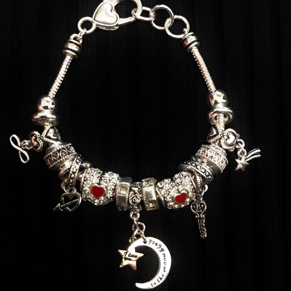 ‘I love you to the moon and back’ charm bracelet - Picture 2 of 3
